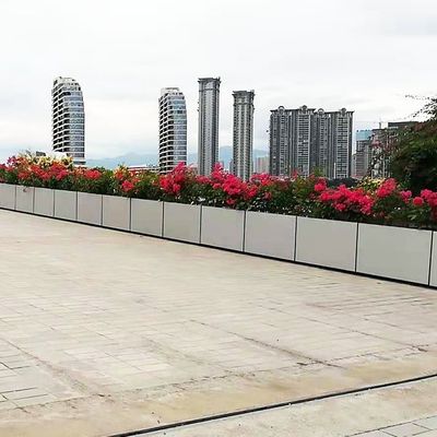 Palette murale comprise en boîte de plantation en PVC pour finition extérieure non revêtue