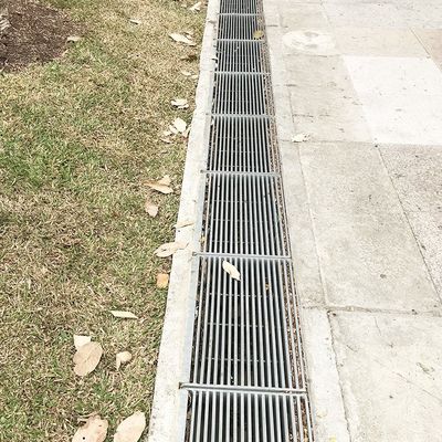 Route brevetée en plastique, fossé pluvieux, égout commercial, égout d'acier, grilles de drainage de tempête, plaque de couverture