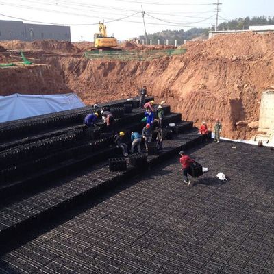 Réservoir de collecte des eaux de pluie en HDPE noir moderne pour le stockage des eaux souterraines