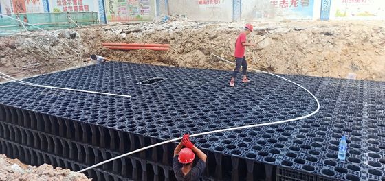 Boîte de drainage pour la collecte des eaux de pluie